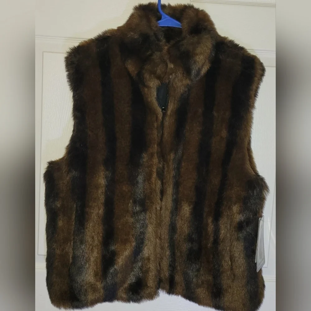 Coaco New York Vest Size Medium Faux Fur Reversible Brown Furry Stripes New